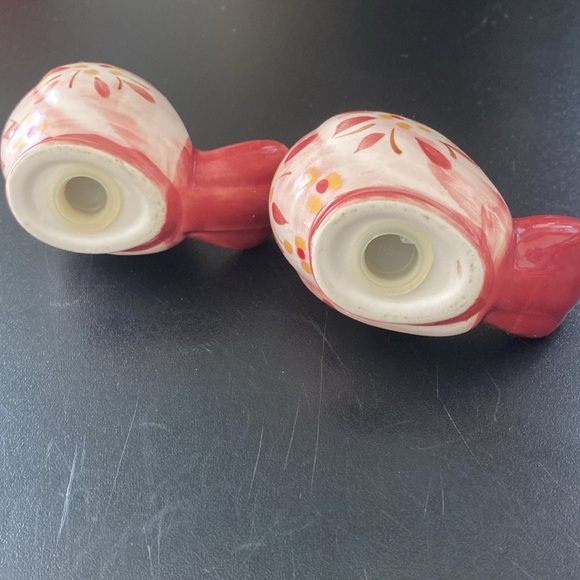 Cardinal salt and pepper shakers - Temptations Brand “Cranberry” color - Picture 3 of 3